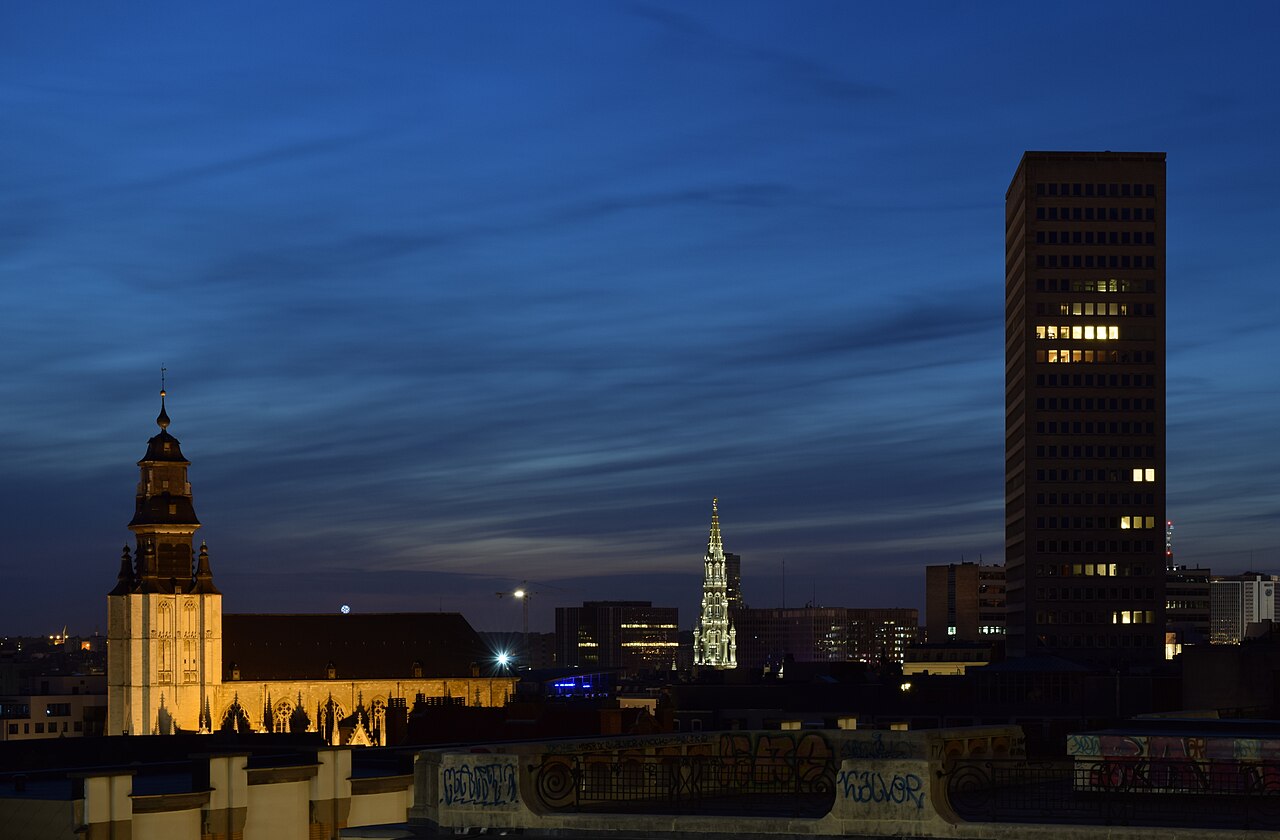 Zicht over de Marollen in Brussel vanaf het Poelaertplein